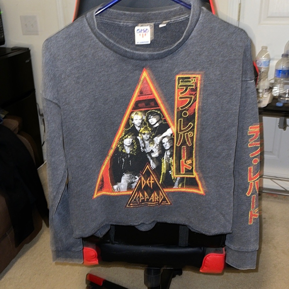 Junkfood crew neck long sleeve shirt, grey black red, size small